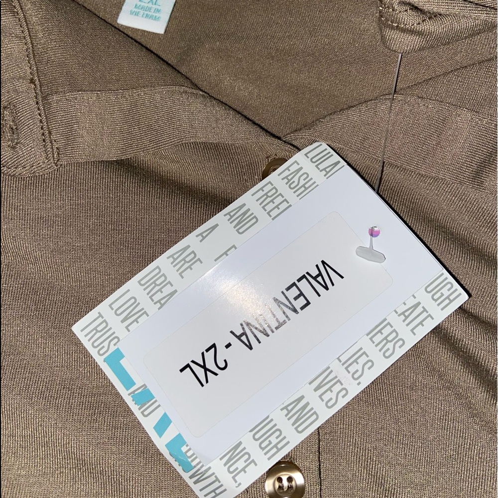 🆕Button up Blouse🆕 - Picture 8 of 12